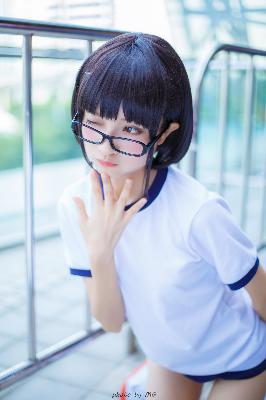 震惊！15岁暴躁少女的CSGO精彩视频究竟啥样？